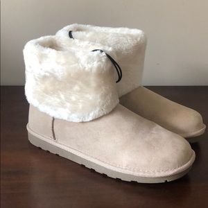 W’s Fuzzy Boots